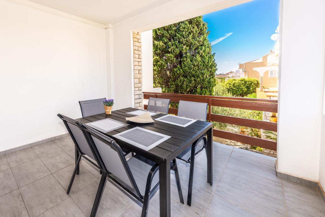 Apartmani Tatjana Novalja Bagian luar foto